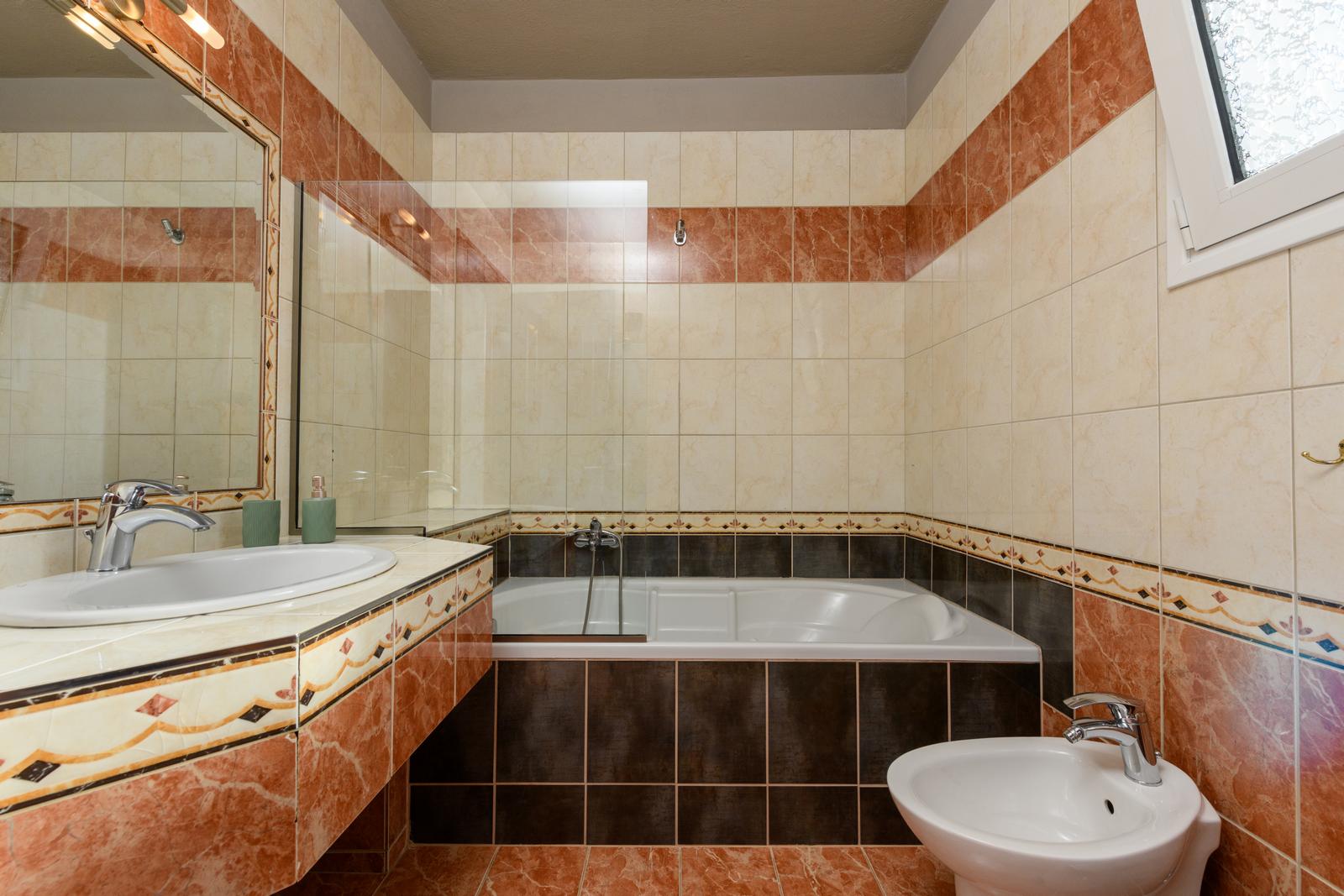 Three Bedroom Apartment - Louloudis Complex Apartments