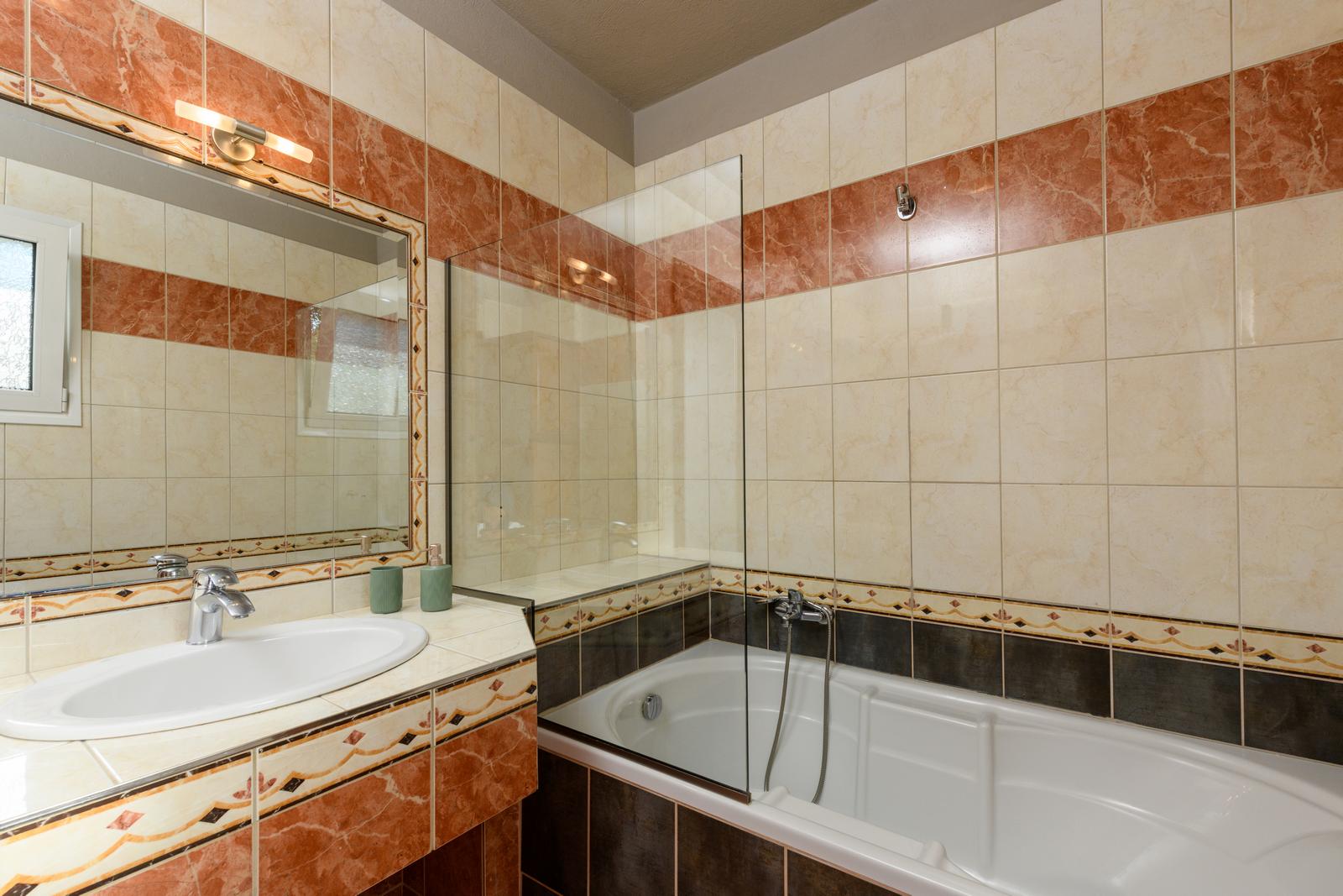 Three Bedroom Apartment - Louloudis Complex Apartments